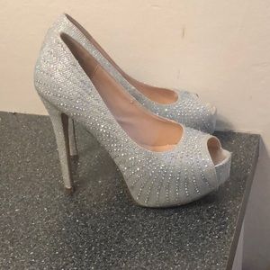 Silver heels peep toe